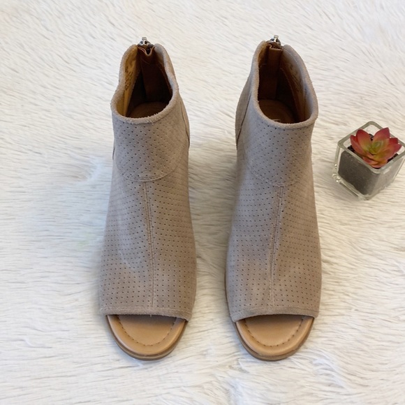 Franco Sarto | Goldie Taupe Suede Heel Peep toe ankle bootie women size 8 - Picture 6 of 7